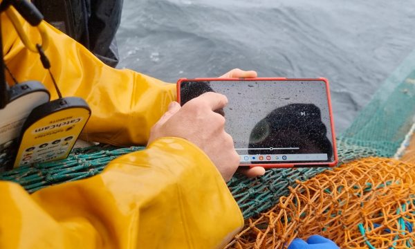Underwater camera comes with a tablet